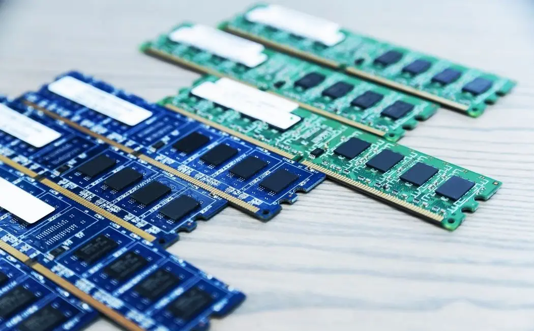 Kiedy warto dokupić więcej pamięci RAM?