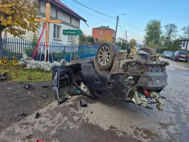 Dachowanie BMW po alkoholu. 17-latek bez prawa jazdy odpowie jak dorosły