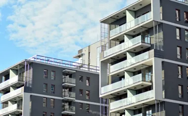 Czy warto kupić mieszkanie w Ostrowcu Świętokrzyskim i gdzie znaleźć najtańsze oferty