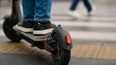 Pijany 20-latek z pasażerem na hulajnodze. Dostał 6000 zł mandatu