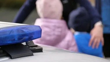 Lustro weneckie i policyjny motocykl. Nietypowa wizyta w komendzie
