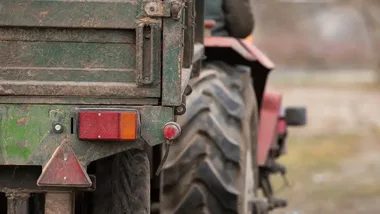 Ponad 2 promile na traktorku z drewnem. Miał dożywotni zakaz