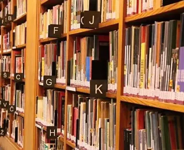 Książki idą w obieg - biblioteka robi miejsce na sąsiedzkie spotkanie