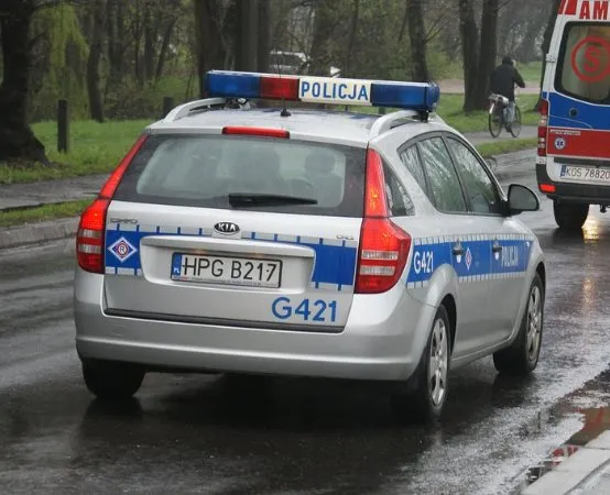 Policjanci z Ostrowca zatrzymali złodziejkę podczas zawodów wędkarskich
