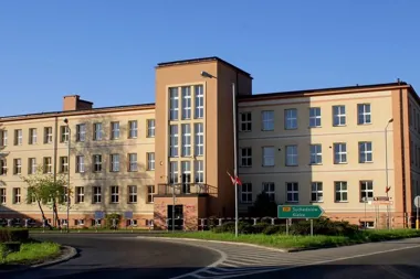 Grafika promocyjna wydarzenia Dzień Otwarty THM w Ostrowcu Świętokrzyskim – poznaj Technikum nr 3 im. Hutników Ostrowieckich