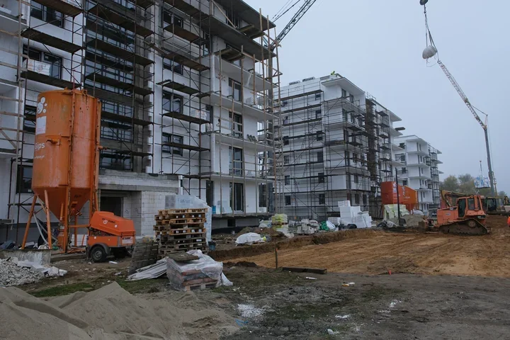 Trzy bloki przy Hubalczyków rosną szybciej od planu. Powstanie 90 mieszkań