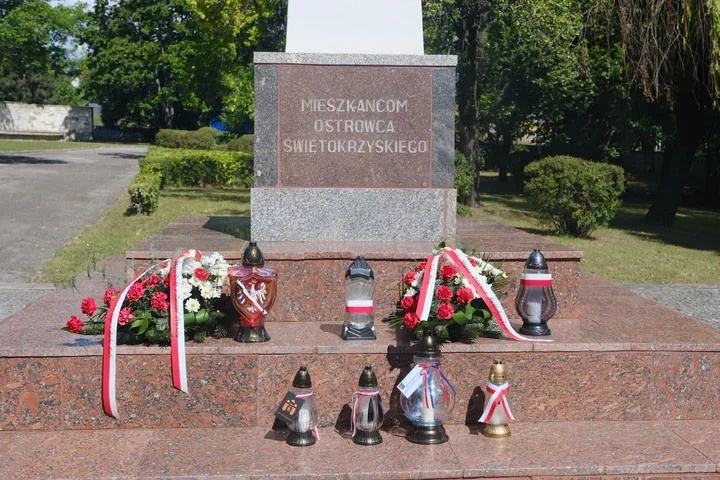 Wieńce i znicze przy Denkowskiej. Uczczono ofiary wybuchu wojny