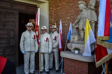 Modlitwa za strażaków i hutników w Ostrowcu. Święty Florian znów połączył dwa środowiska