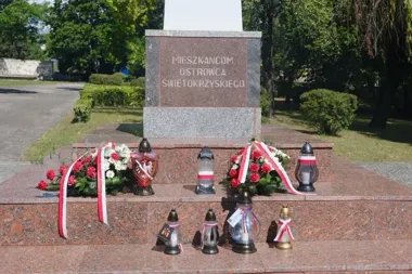 Wieńce i znicze przy Denkowskiej. Uczczono ofiary wybuchu wojny