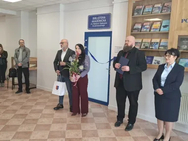 Nowa biblioteka akademicka w Ostrowcu po remoncie zmieniła się nie do poznania