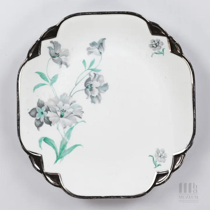 Porcelanowy bunt z Ćmielowa. Historia fabryki „Świt”