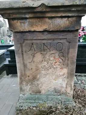 Od kościelnego wzgórza do ulicy Denkowskiej. Tak zmieniały się pochówki w Ostrowcu