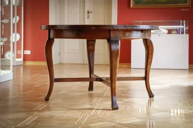 Stół, który ustawiał domowe hierarchie i nie znosił bylejakości