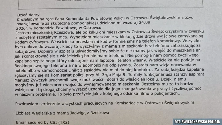 Zatrzasnęły drzwi i zostały bez telefonu. Pomogli policjanci
