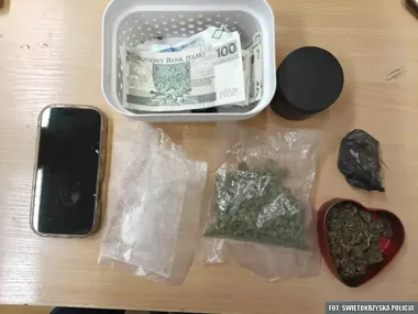 Miał przy sobie cały pakiet narkotyków - 19-latek zatrzymany w Ostrowcu