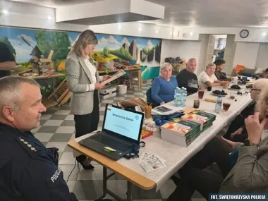 „Wnuczek”, policjant i pracownik banku - ostrzeżenie dla seniorów