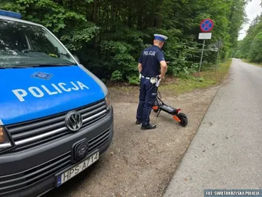 Ponad dwa promile na hulajnodze - policjanci przerwali jazdę w Ostrowcu
