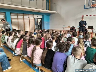 Bałtów - policjantki pokazały dzieciom, gdzie kryją się najgroźniejsze pułapki