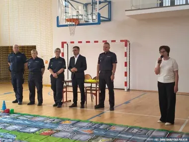 Bałtowscy uczniowie jako pierwsi przetestowali policyjną grę wielkoformatową