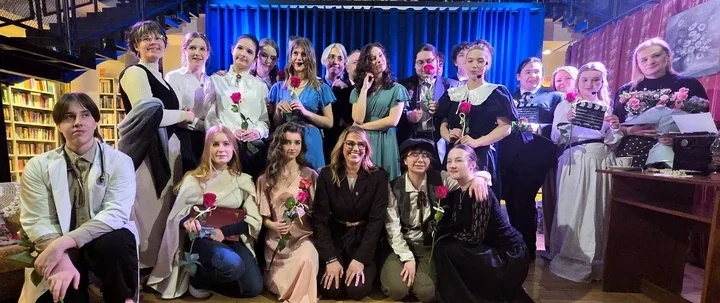 Młodzi aktorzy OBibooK ożywili „Błękitny zamek” na bibliotecznej scenie