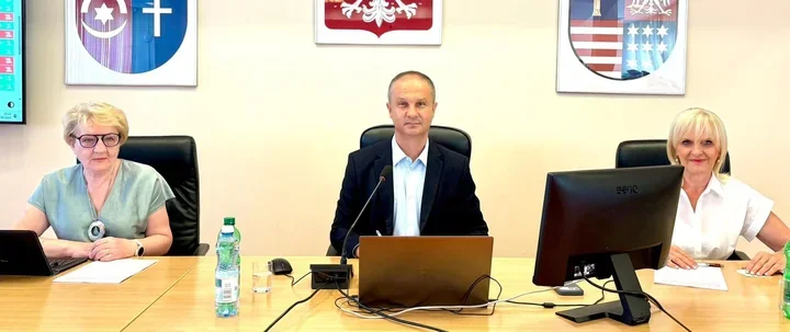 Radni o szkołach i kolei. Powiat apeluje o ważną trasę