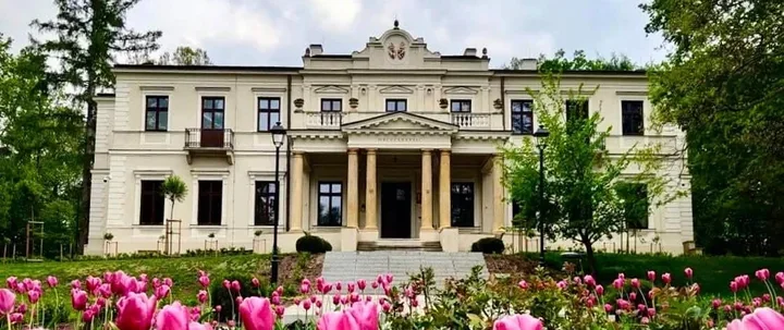 Odnowiony park przy pałacu w Częstocicach otwarto podczas Nocy Muzeów